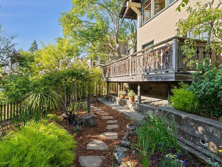 1309 Arch St — Photo 3