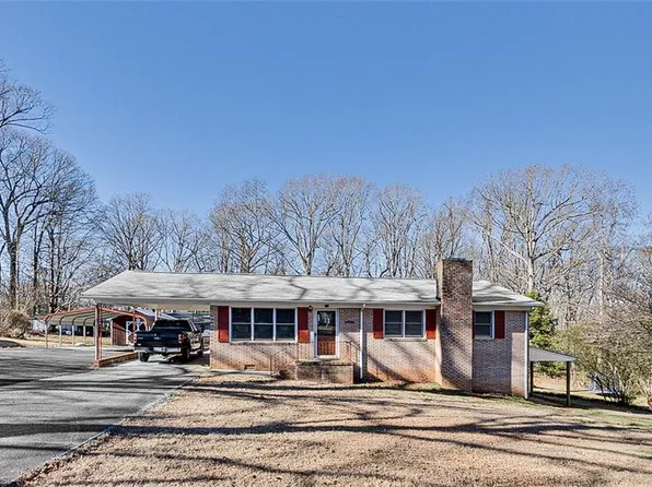 387 Oakgrove Rd, Asheboro, NC 27205