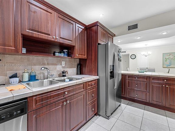 3rd image of 9437 SW 76th St APT V25