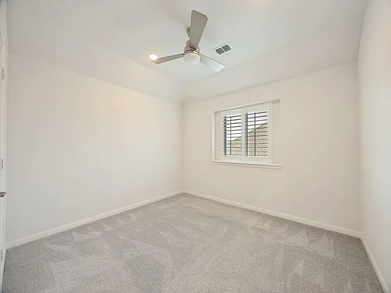 808 Mathew Dr — Photo 9