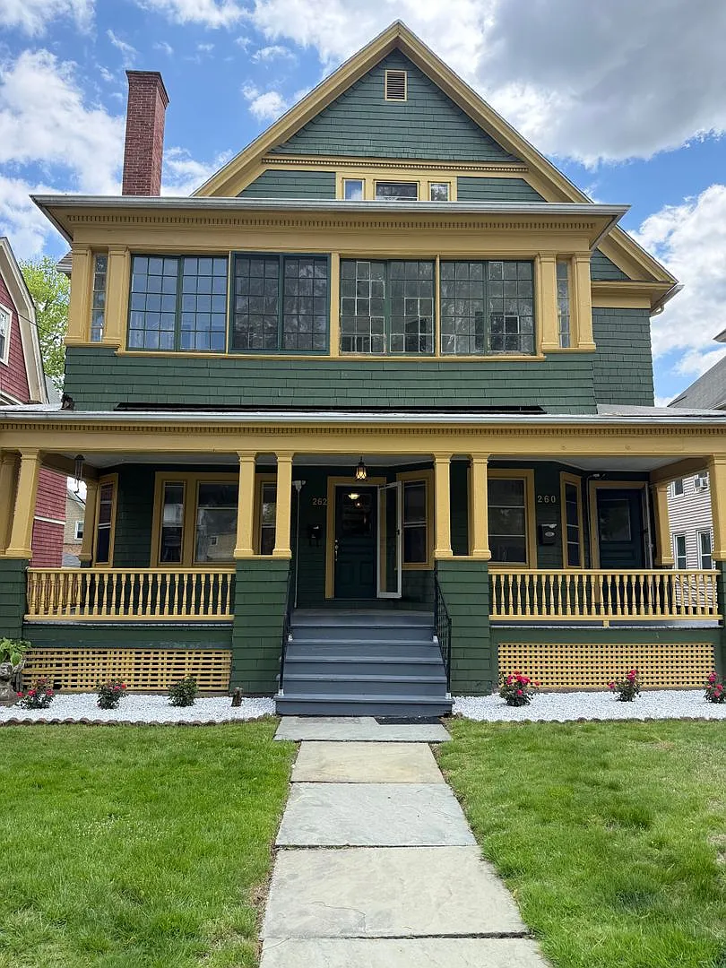 260-262 Oxford St — Photo 2