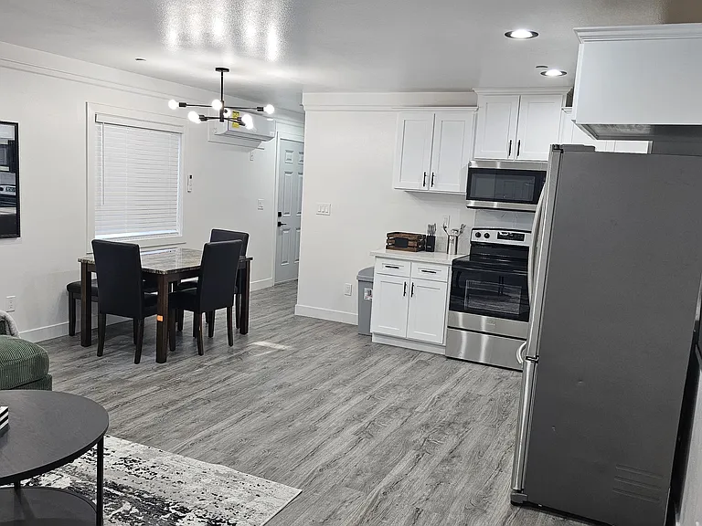 9412 Wilmington Ave — Photo 5