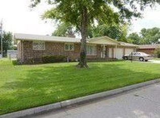31 E Williams Ave, Hutchinson, KS 67505