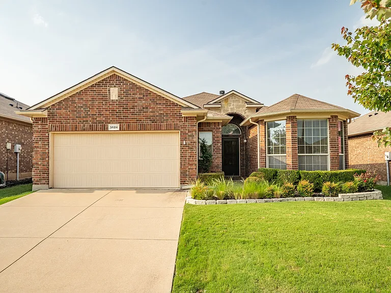 3124 Buckthorn Ln — Photo 1