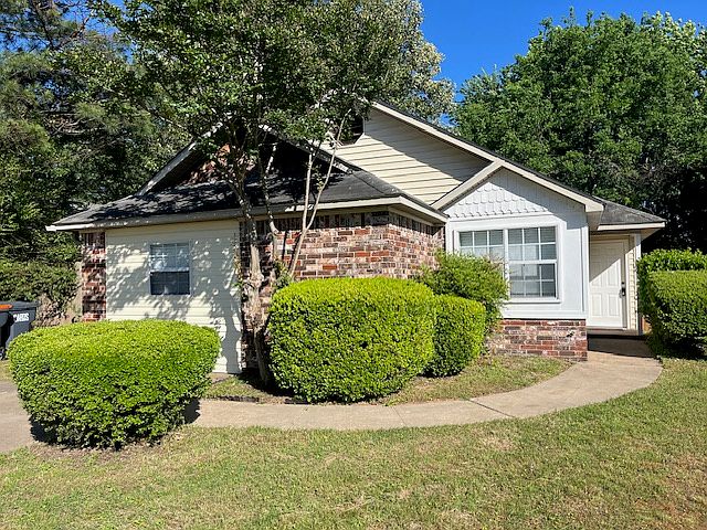 1st image of 1006 University Dr