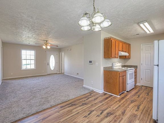 5th image of 204 Eventine Dr