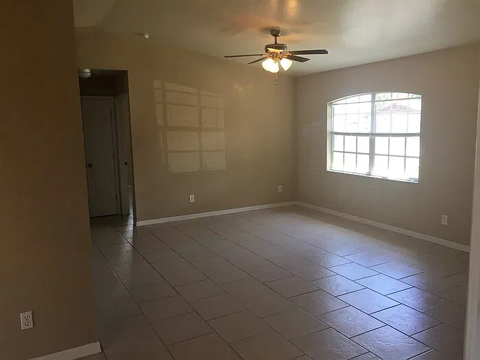 3 bed, 2.0 bath, 1107 sqft, $1,700 — Photo 4