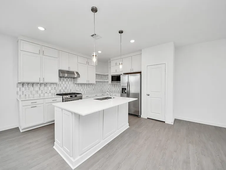 29515 Pondview Dr — Photo 14