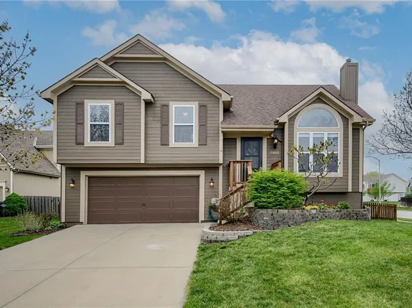 18815 W 160th Pl, Olathe, KS 66062