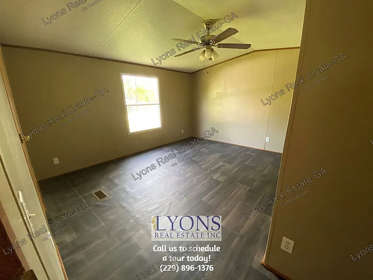 1913 Windsor Ave — Photo 7