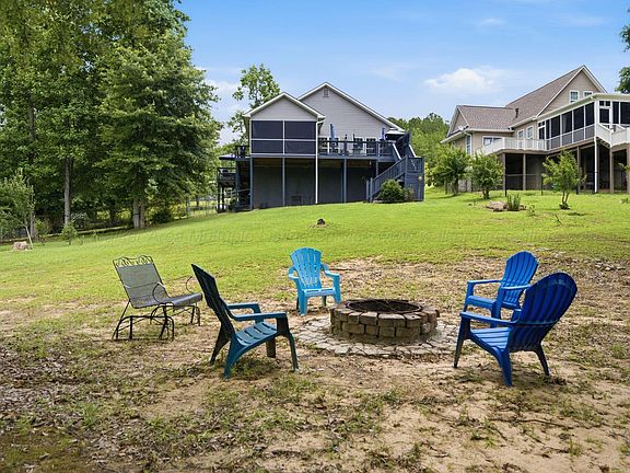 2nd image of 30 Rowe Cir