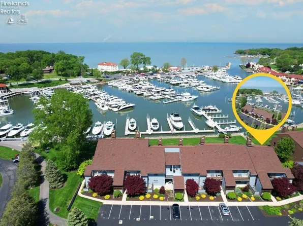 3110 N Marina View Dr, Pt Clinton, OH 43452