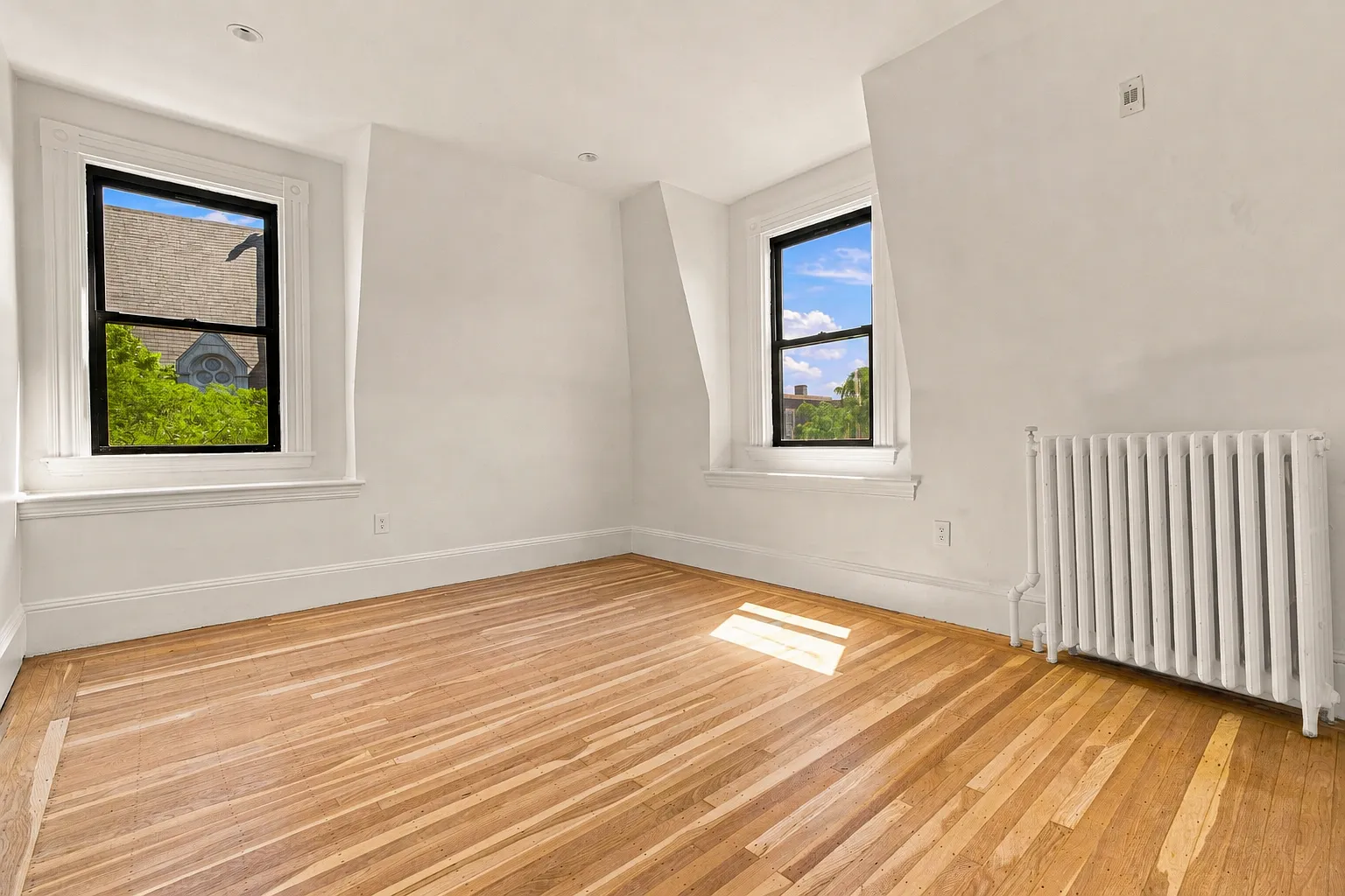 2 bed, 927 sqft, $3,500 — Photo 3