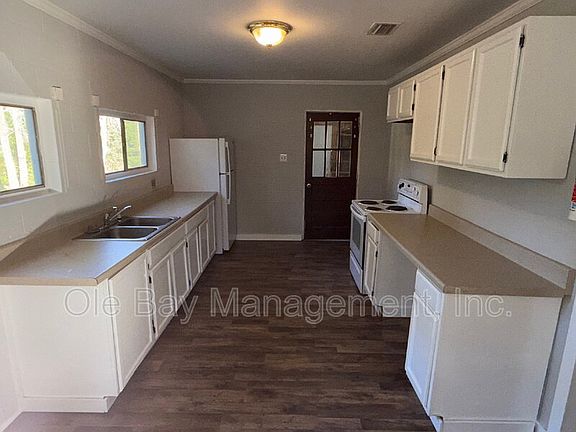 3rd image of 3371 Park St