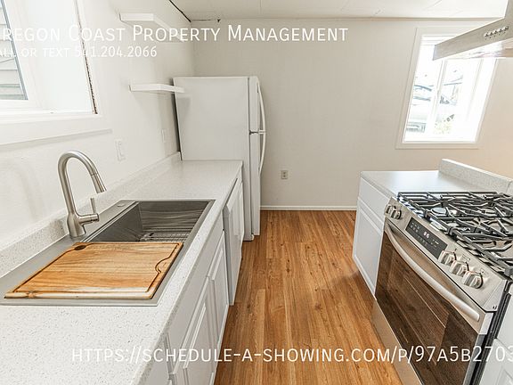2nd image of 537 SW 32nd St