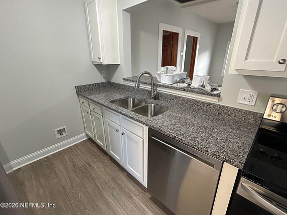 5th image of 138 12TH Avenue S
