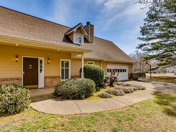 3rd image of 3504 Cherry Creek Ct SE