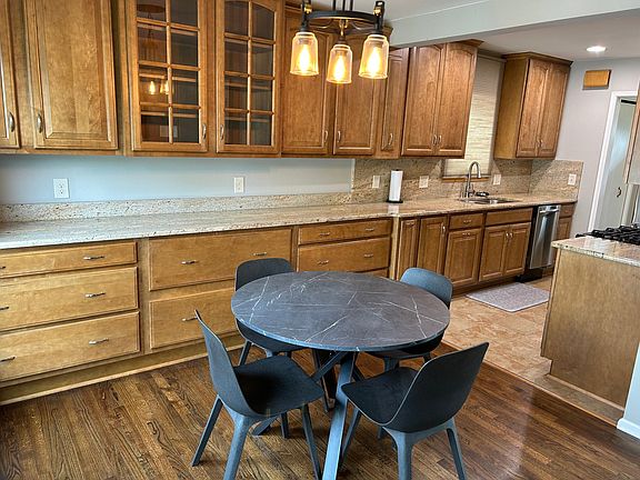 Kitchen / Dining Area