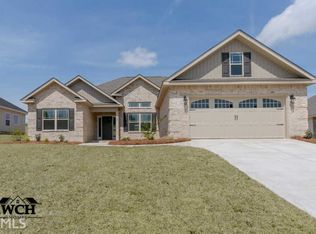 207 Creek Ridge Dr, Warner Robins, GA 31088