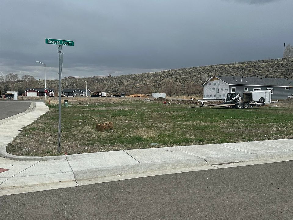 2nd image of 902 Beaver Ct