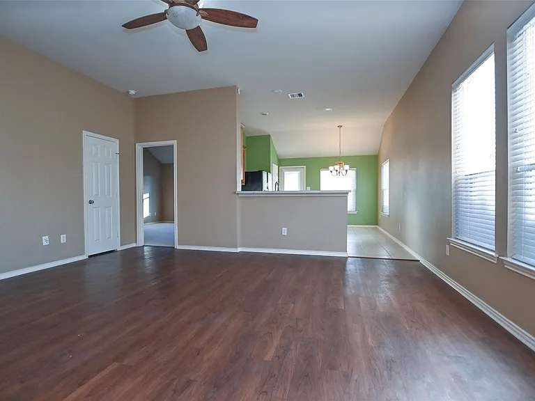 2123 Castle Gardens Ln — Photo 4