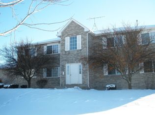 813 Constance Ln, Sycamore, IL 60178