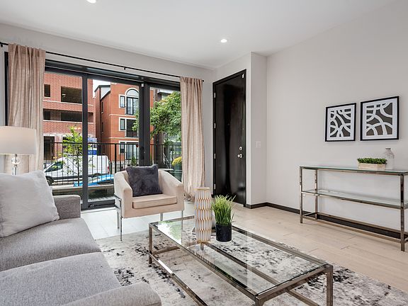 3rd image of 1064 N Paulina St #1