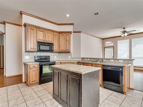 5th image of 2620 SW 140th St