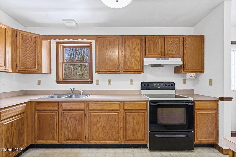 4th image of 70 Kussler Way