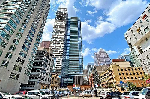 25 Richmond St E Photo 1