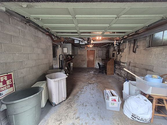 5th image of 3227 E Southport Rd