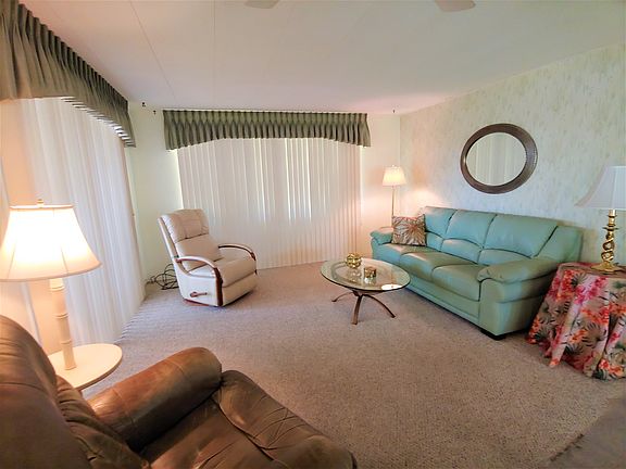 3rd image of 206 Flamboyant St