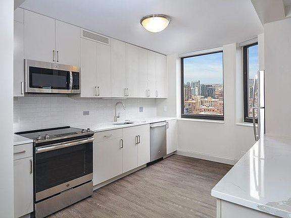 2nd image of 325 W Grand Ave #2216