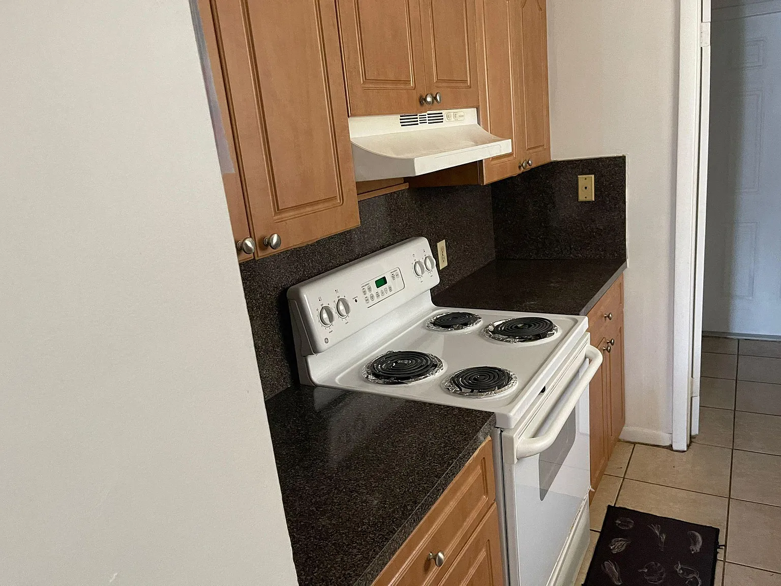 2 bed, 1.5 bath, 780 sqft, $2,200 — Photo 2