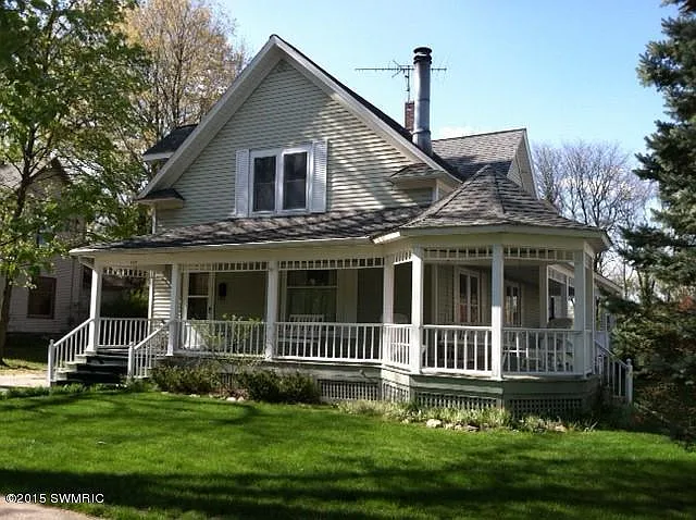 707 W Green St photo 1
