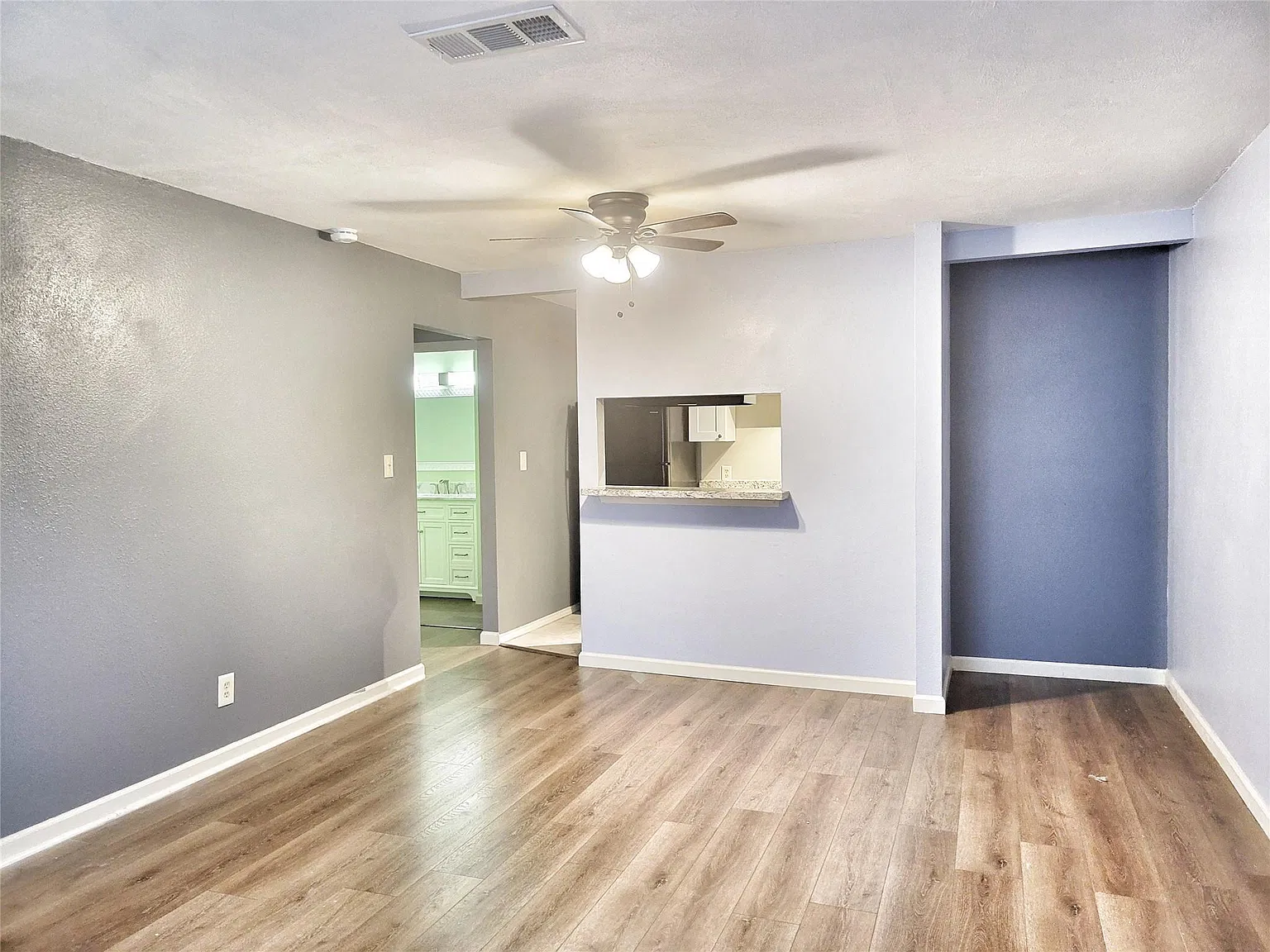 1 bed, 1.0 bath, 681 sqft, $895 — Photo 2