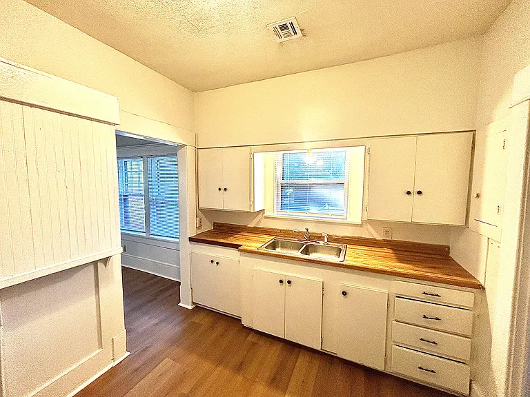 856 S Millwood Ave #1 — Photo 4