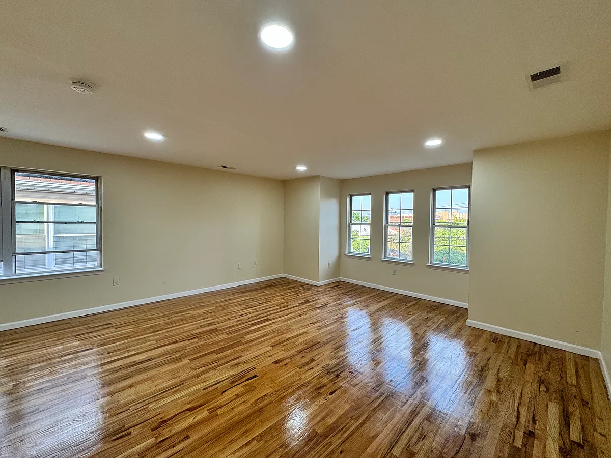 Building Photo - 64 1st St
