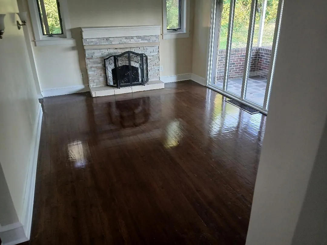 5 bed, 1358 sqft, $2,500 — Photo 2
