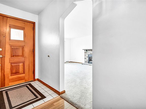 3rd image of 2861 Middletown Rd