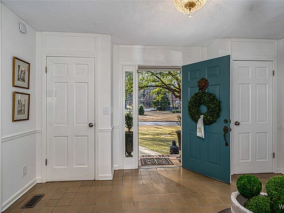 5th image of 3025 47th Ave E