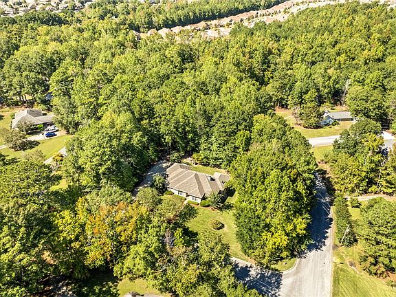 4th image of 638 Woody Dr