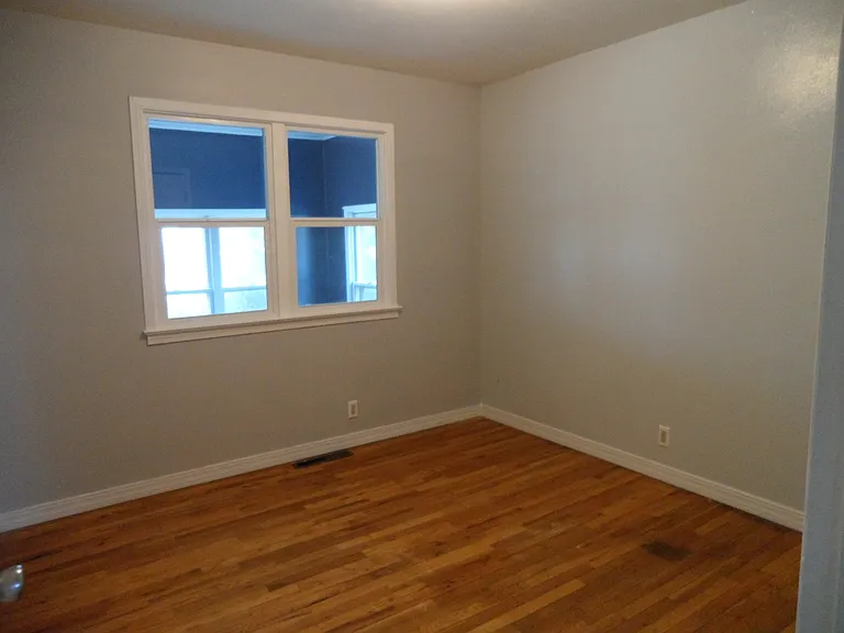 803 E Lyon St — Photo 6