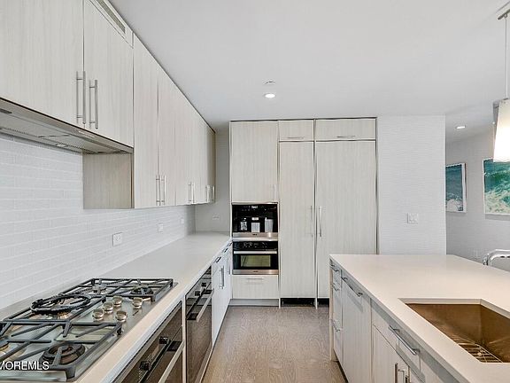 3rd image of 15 Morris Ave #519