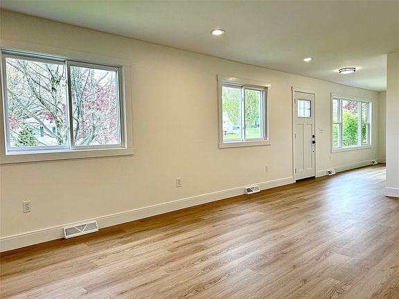 5th image of 4108 Wagner Ave