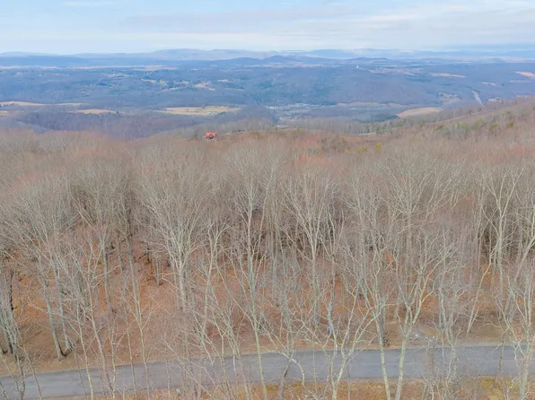 170 Falls Pkwy, Caldwell, WV 24925