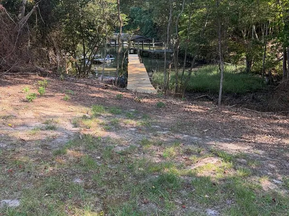 1450 S Glebe Rd, Hague, VA 22469