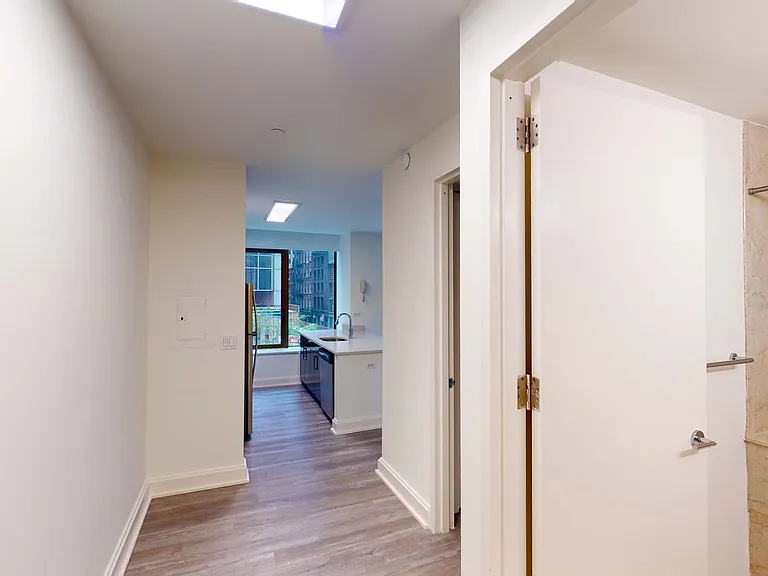10 Hanover Square — Photo 128
