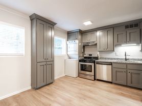 1135 Woodland Ave: Woodland Apartments