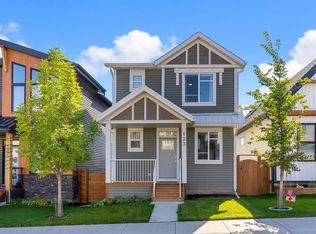 133 N Rochester Way NW, Calgary, AB T3L 2M4